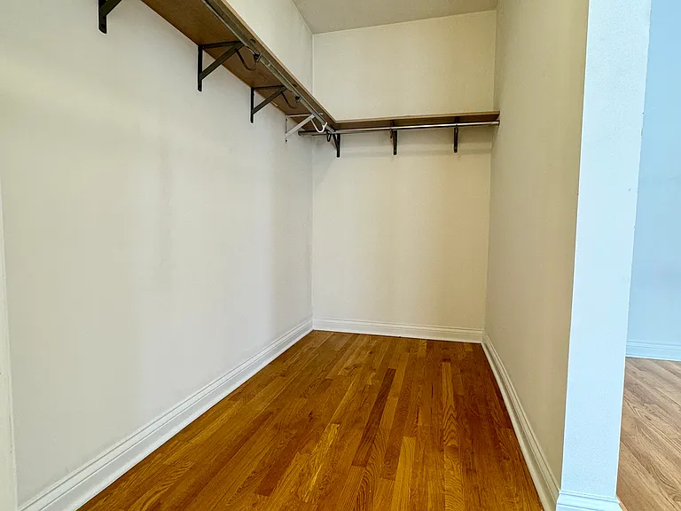 4350 N Ashland Ave — Photo 5