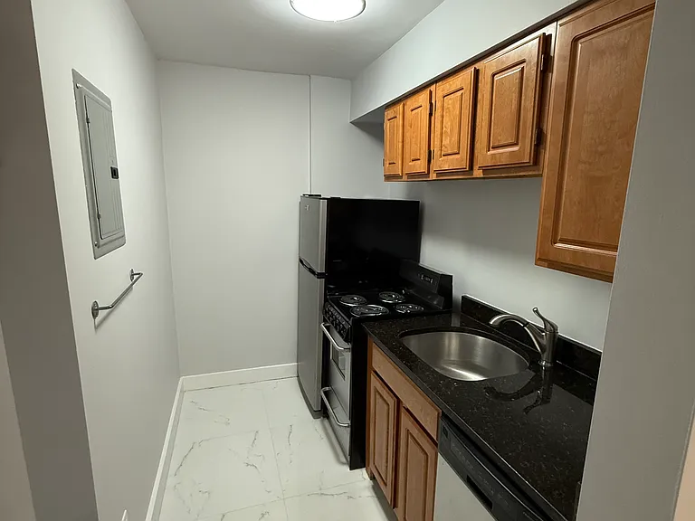 587 Beacon St #5A — Photo 4