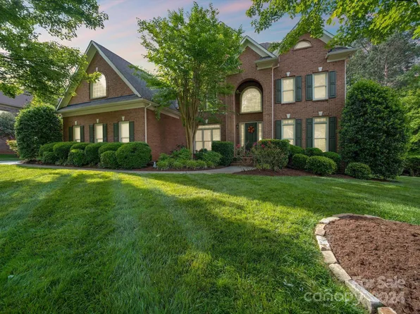 7110 Stonehaven Dr, Waxhaw, NC 28173