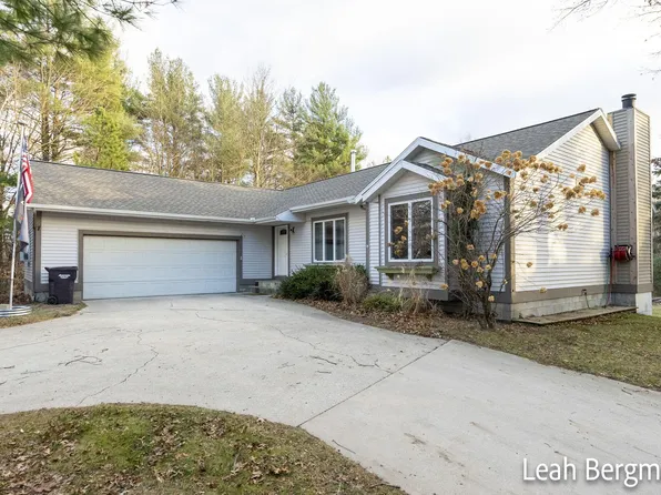15018 Rich St, West Olive, MI 49460