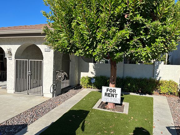 Low maintenance front yard