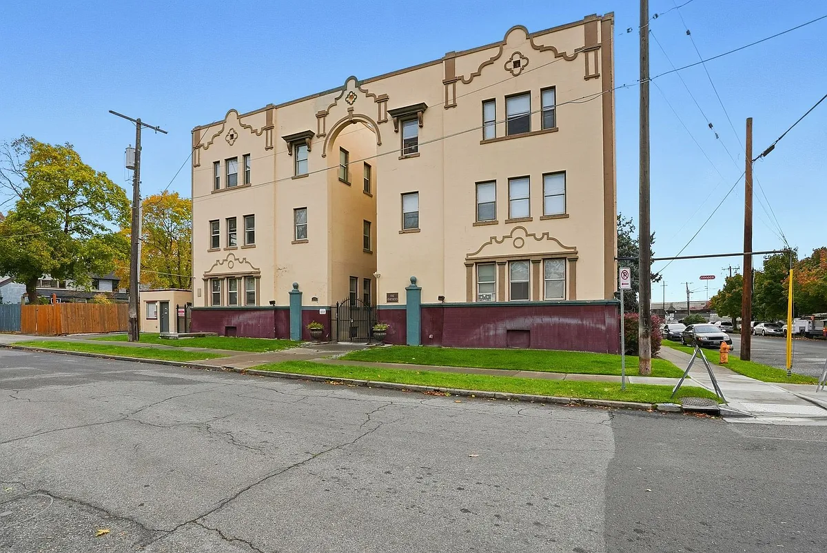 Building Photo - Oak St