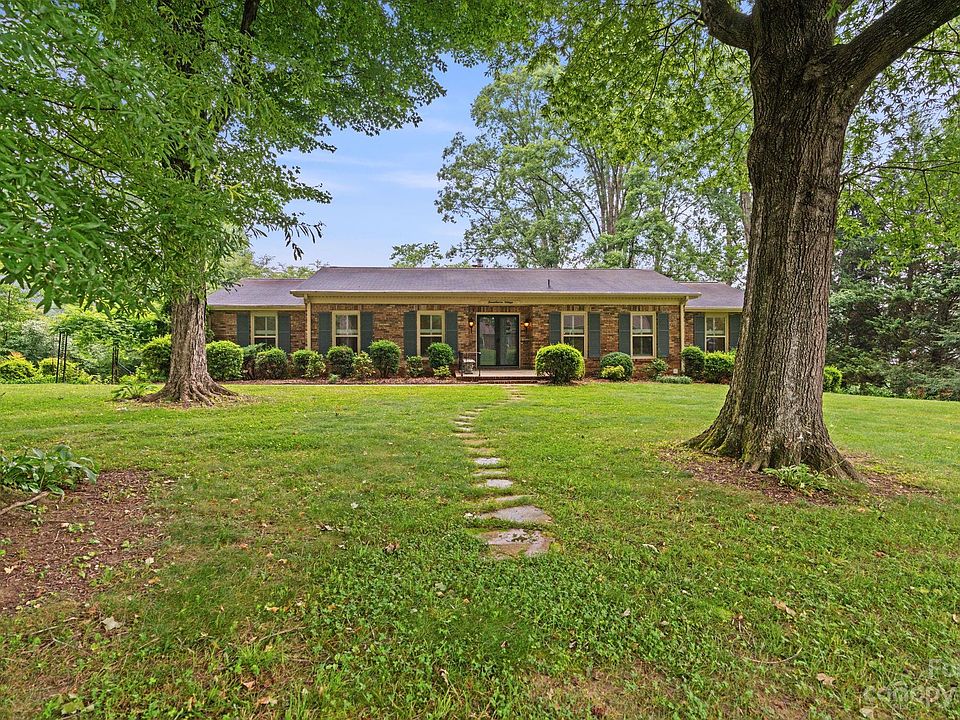 1st image of 3136 Magnolia Dr