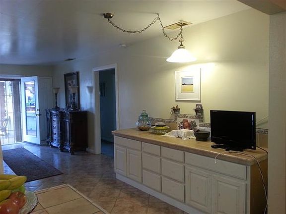 4th image of 606 Elaine Ave