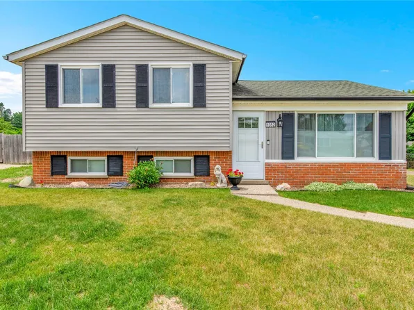 1352 Athlone St, Oxford, MI 48371