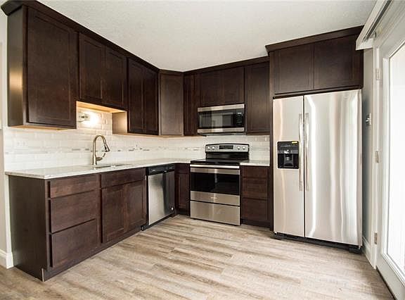 3rd image of 1917 Mansard Dr