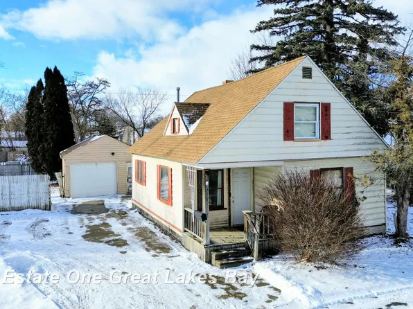 2027 N Charles St, Saginaw, MI 48602