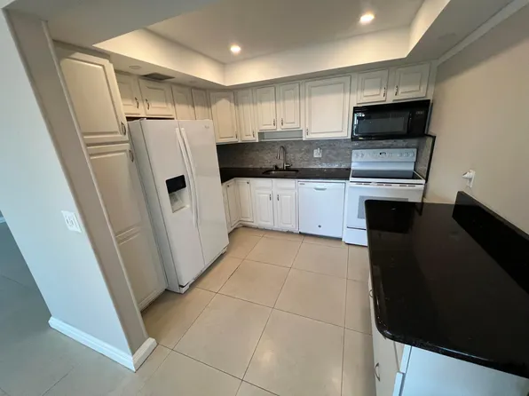 413 Greenbrier A, West Palm Beach, FL 33417