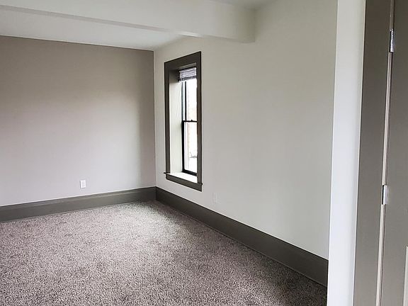 3rd image of 616 Niagara St #206