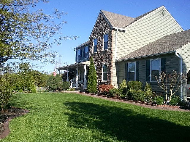2nd image of 304 Brenda Ct