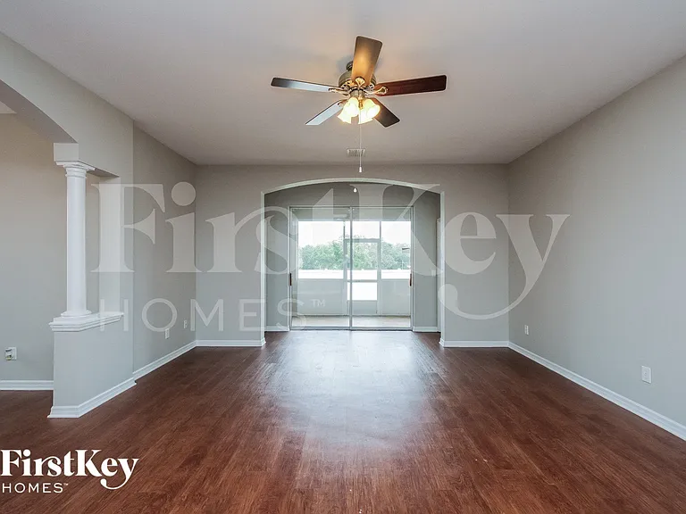 527 Dunaway Dr — Photo 2