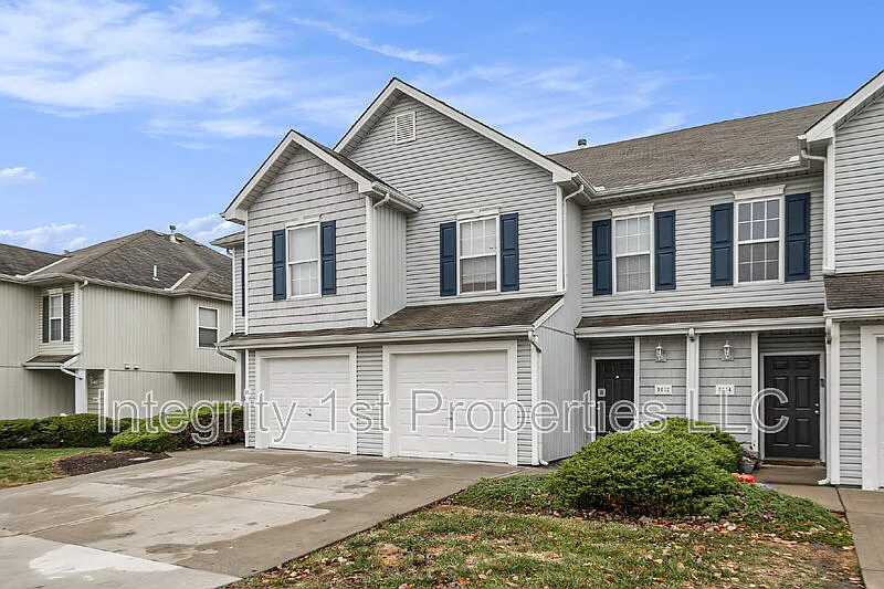 2 bed, 2.5 bath, 2150 sqft, $1,730 — Photo 2