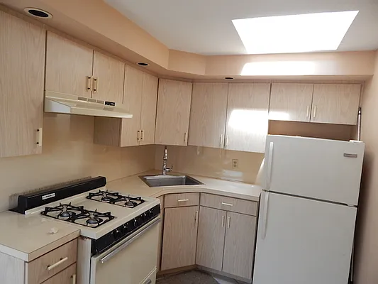 Rented by Capri Jet Realty Corp | media 8
