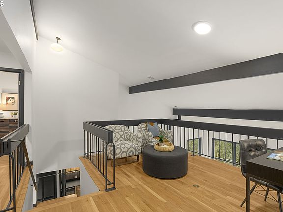 4th image of 3362 SW Fairmount Blvd