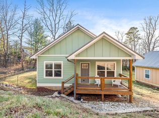 335 Rosscraggon Rd, Arden, NC 28704