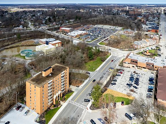 3rd image of 50 S Rocky River Dr APT 406