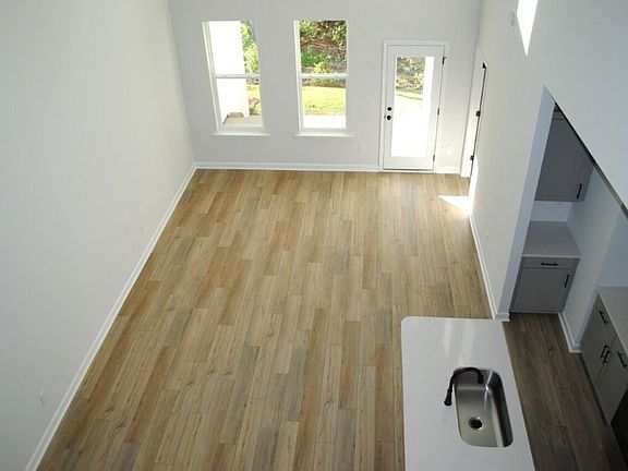 5th image of 408 Ireland Way