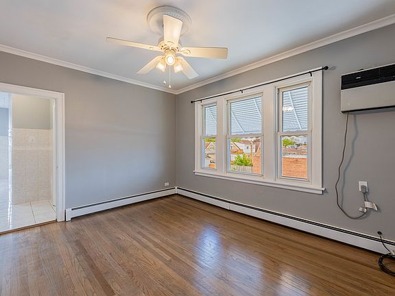 3rd image of 7041 W Addison St #2R