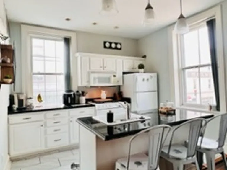227 W Broughton St #3 — Photo 10
