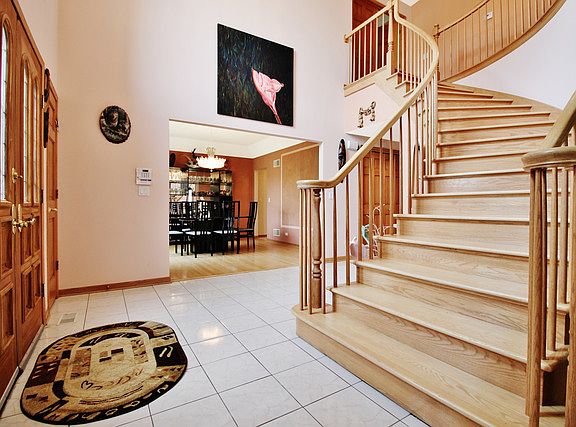 3rd image of 1207 Woodview Dr
