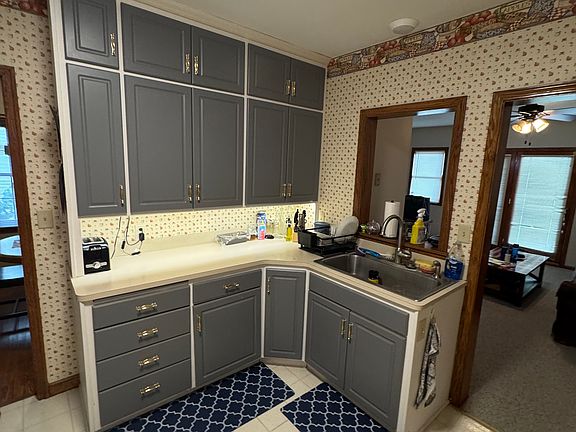 4th image of 217 19th St S #217