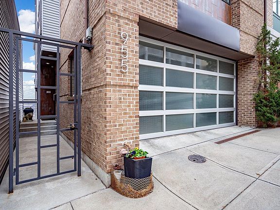 2nd image of 955 Hill St