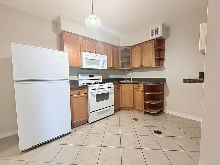 4159 W Oakdale Ave #1C — Photo 4