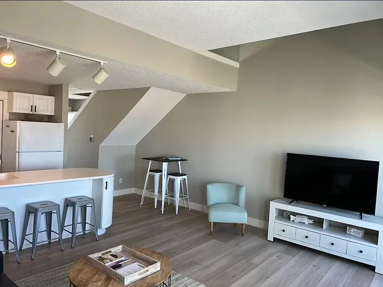 116 Millpoint Dr — Photo 3