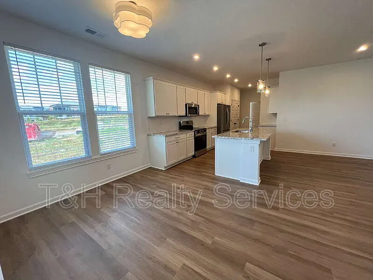 9275 Loyola Way — Photo 6