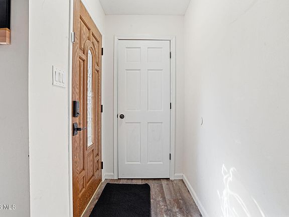 4th image of 2530 Windsor Dr