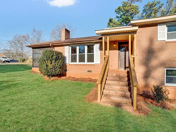 5th image of 301 Dixon St