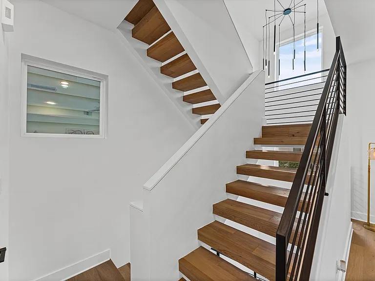 1404 Bailey St — Photo 12