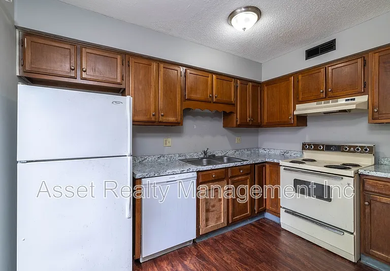 9124 Woodpark Ln NW #D — Photo 5
