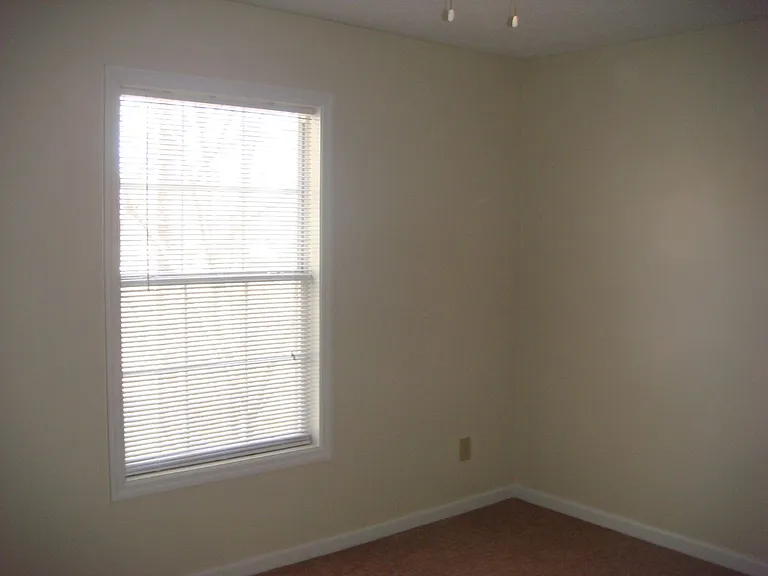 1042 Chinook St — Photo 5