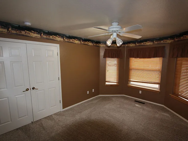 2100 N Timberline Rd — Photo 10
