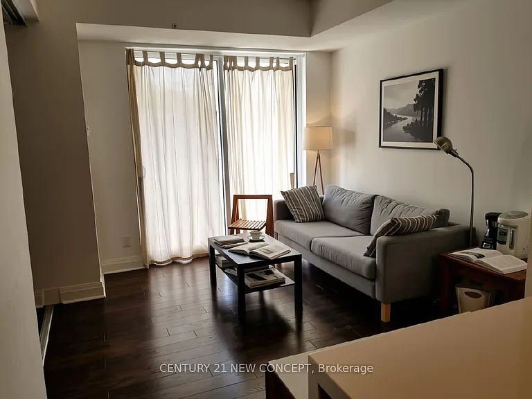 1080 Bay St #903 — Photo 2