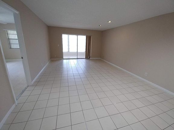 4th image of 125 Lake Olive Dr