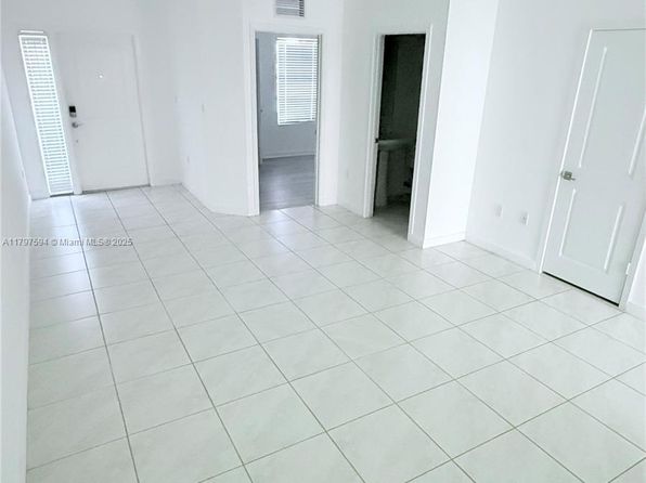 541 NE 5th Way, Florida City, FL 33034