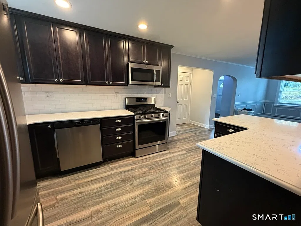 4 bed, 2.5 bath, 1934 sqft, $3,300 — Photo 4