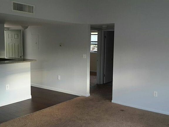 5th image of 9885 Nob Hill Ct #2585