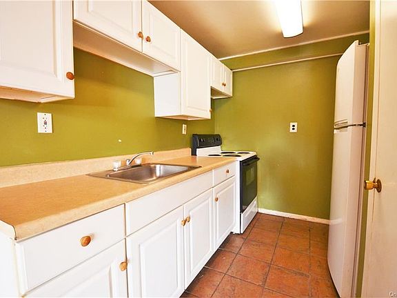 3rd image of 103 Concord Ln