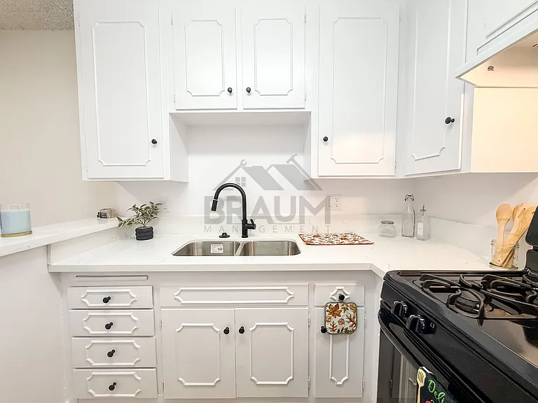 18350 NAPA ST. — Photo 10