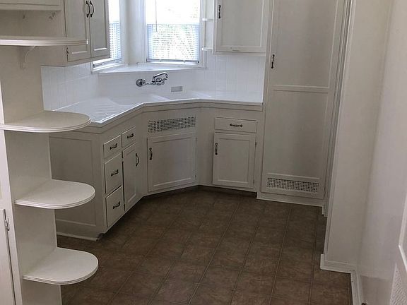 4th image of 4856 N Lakewood Blvd