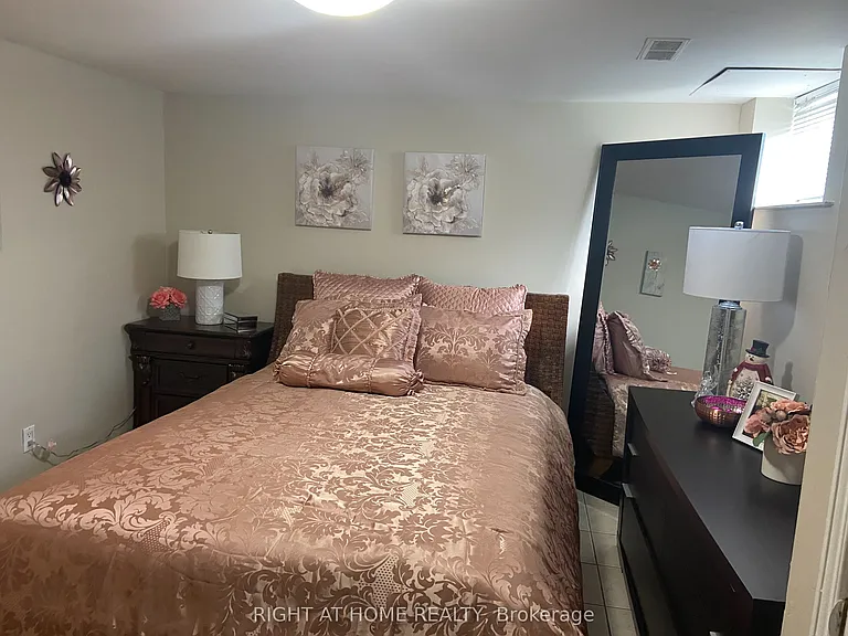 52 Emerson St — Photo 8