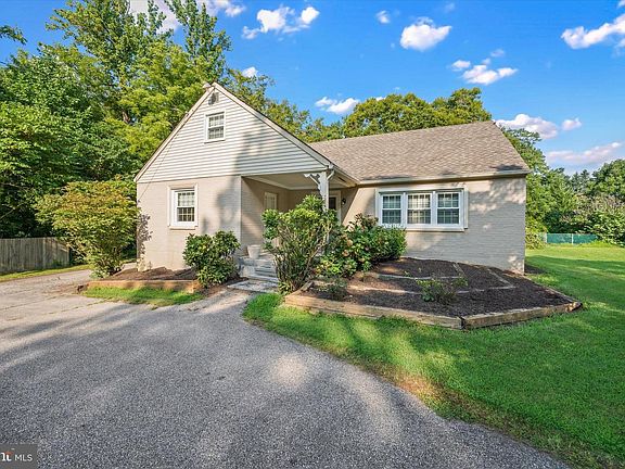 4th image of 2302 Marsh Rd