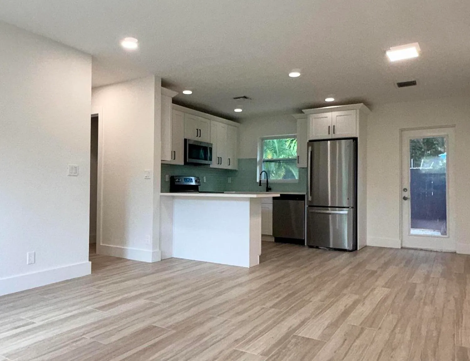 3 bed, 2.0 bath, 1240 sqft, $2,800 — Photo 3