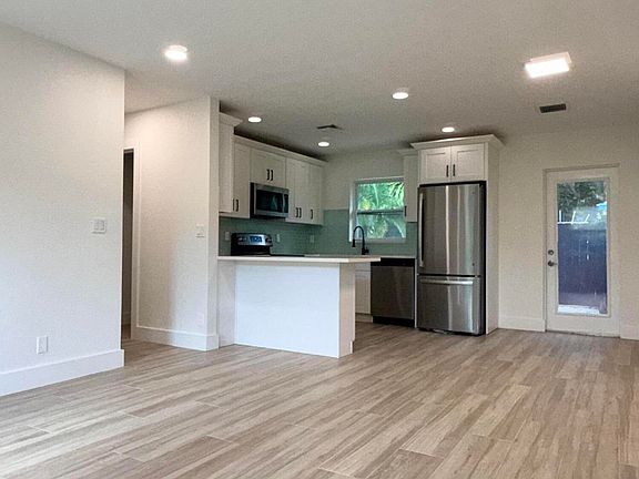 3rd image of 140 SW 5th Ave