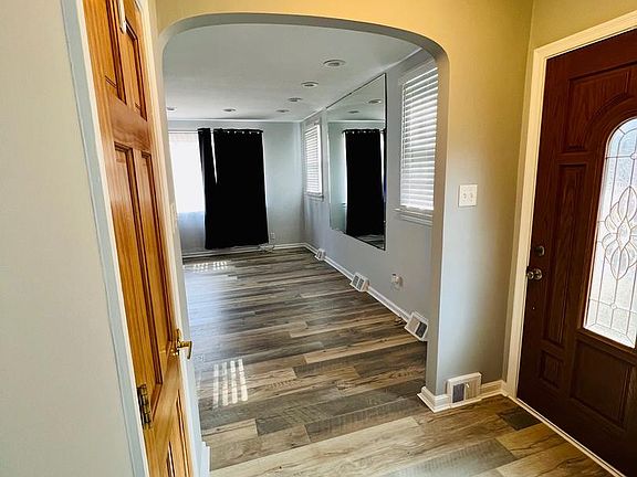 4th image of 8032 Lexington Ave