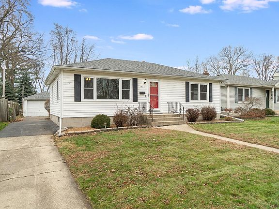 3rd image of 2933 Parkway Dr