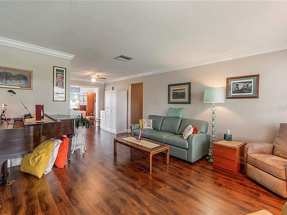 4th image of 3740 Mainlands Blvd N